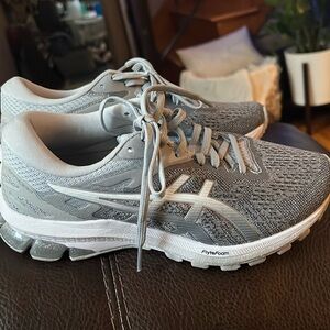 ASICS women’s sneakers size 6.5